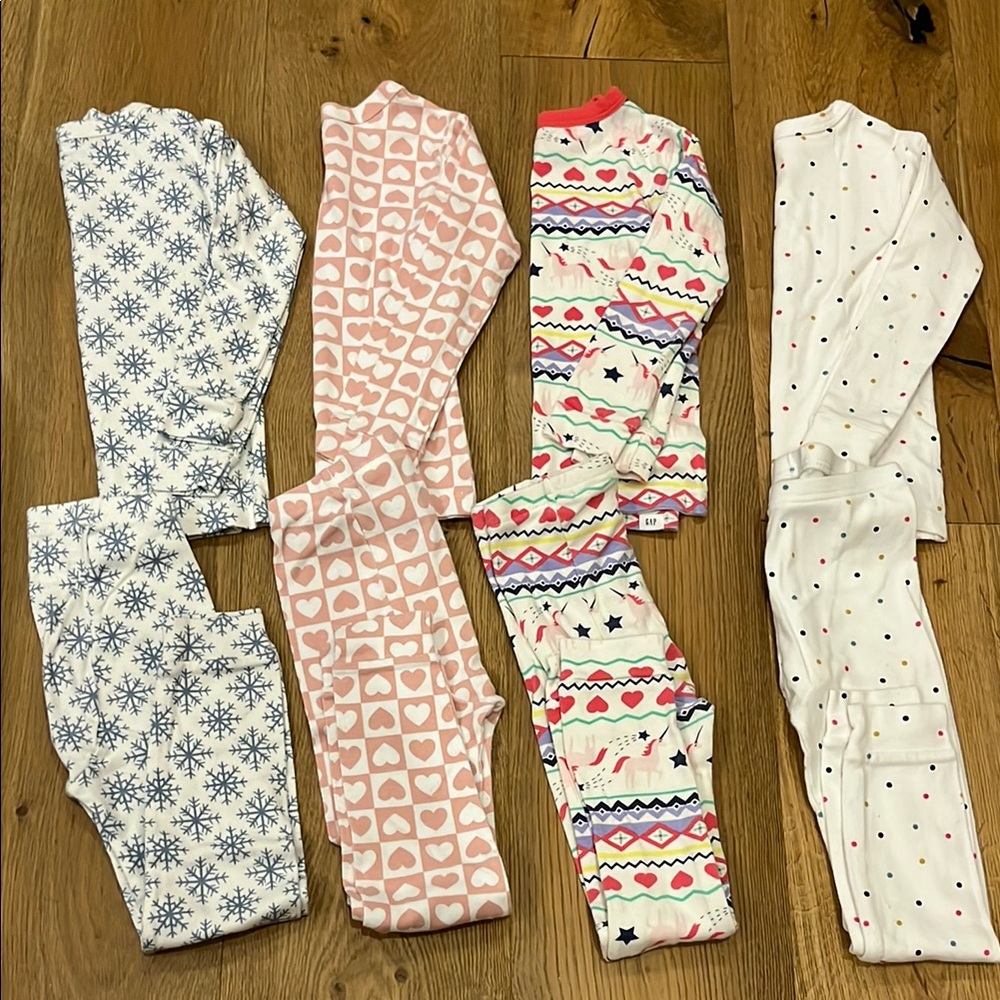 Gap Toddler Girls Pajamas set of 4, size 5T